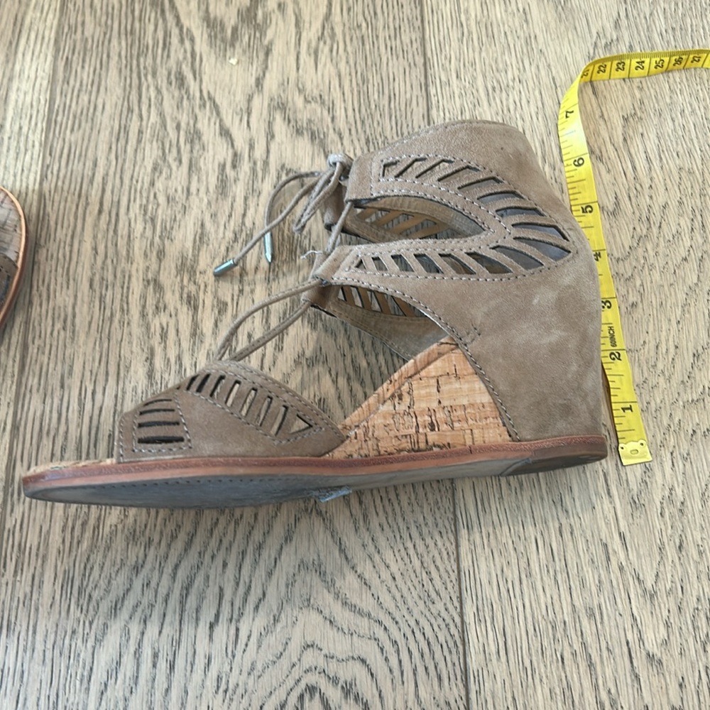 Dolce vita lace up wedge. - Picture 6 of 6